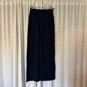 Lululemon straight leg align pants with pockets!
